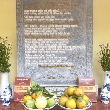 Ra mắt cuốn sách “Đồi thông hai mộ – Từ di cảo đến di sản” tại Hòa Bình